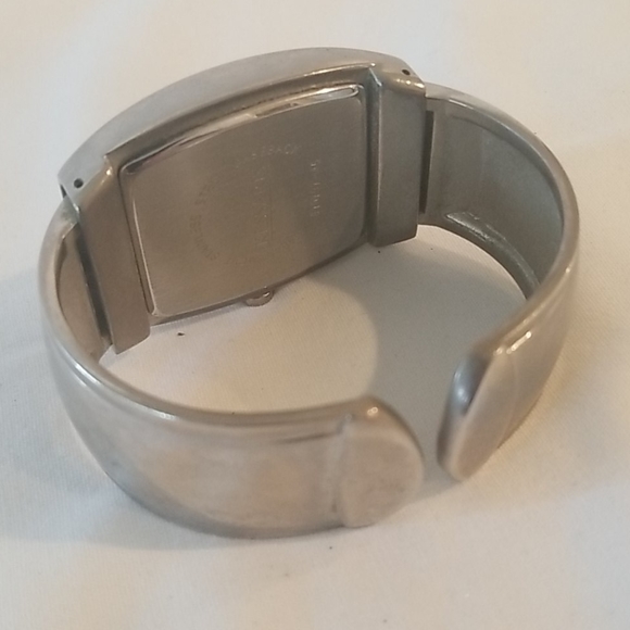 PINK and SILVER Cuff Bracelet Ladies Watch - Picture 6 of 7